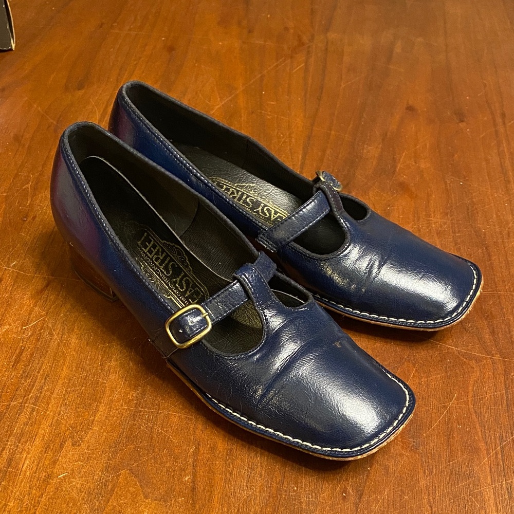 Vintage Easy Street Navy Block Heel Mary Janes 70s